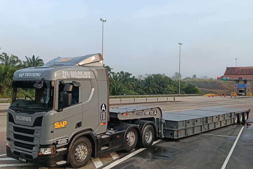SAP Overland grey lorry